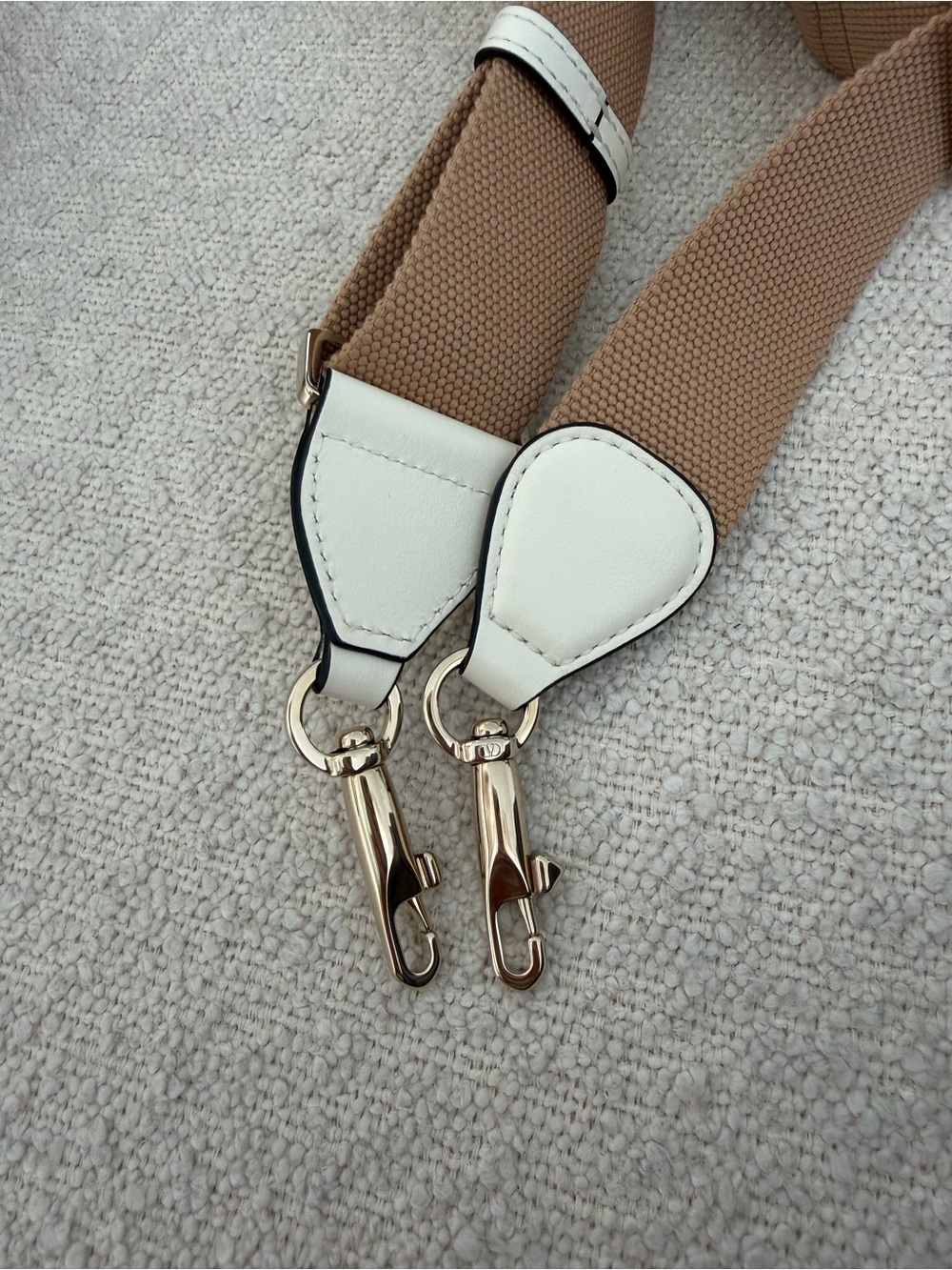Valentino Garavani Locò Raffia Bucket Bag - Picture 8 of 13